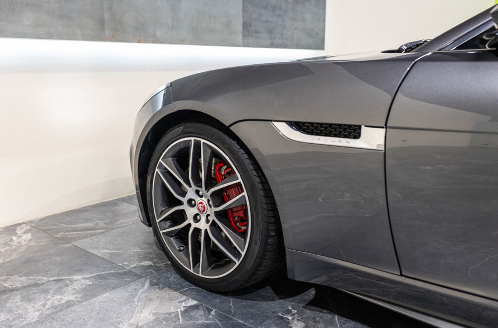 F-Type R Gris Corris Interieur 17