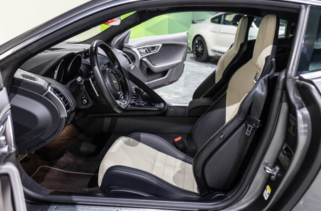 F-Type R Gris Corris Interieur 19