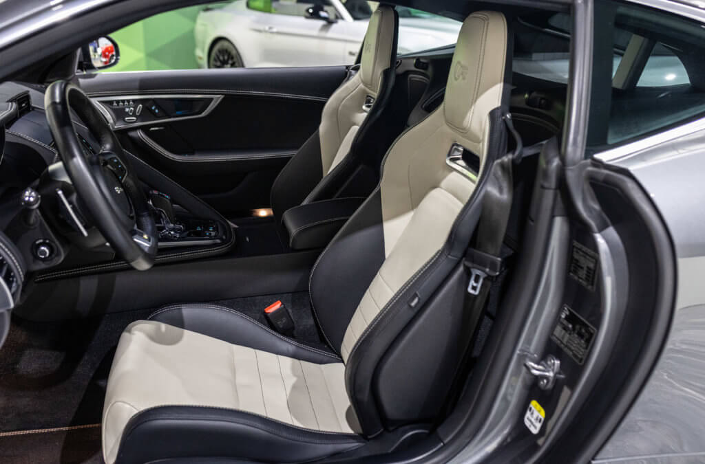 F-Type R Gris Corris Interieur 2