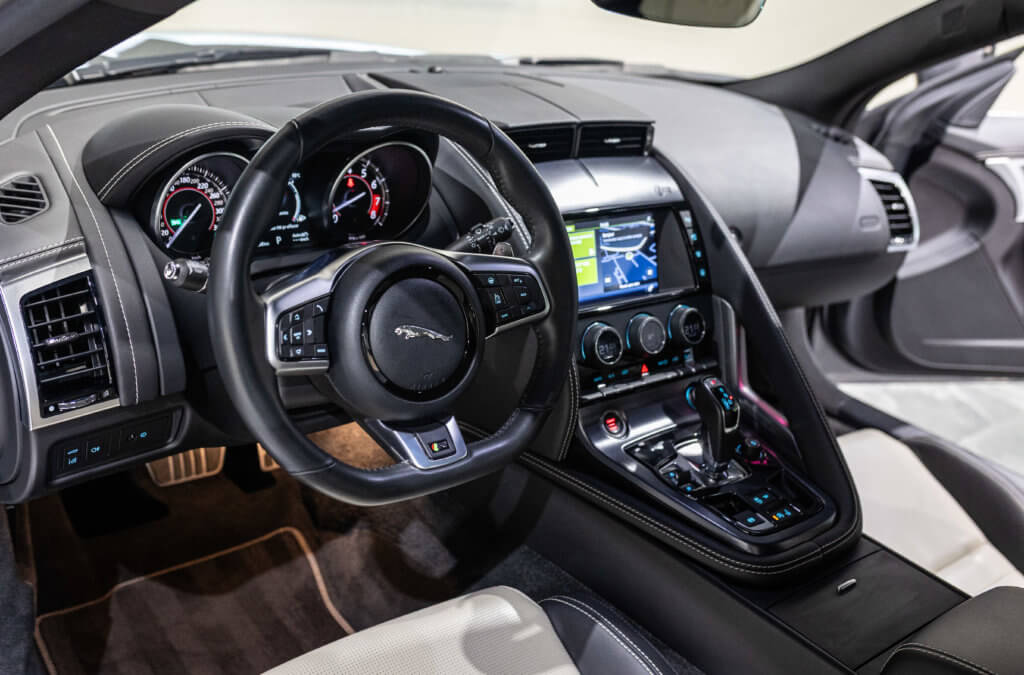 F-Type R Gris Corris Interieur 21