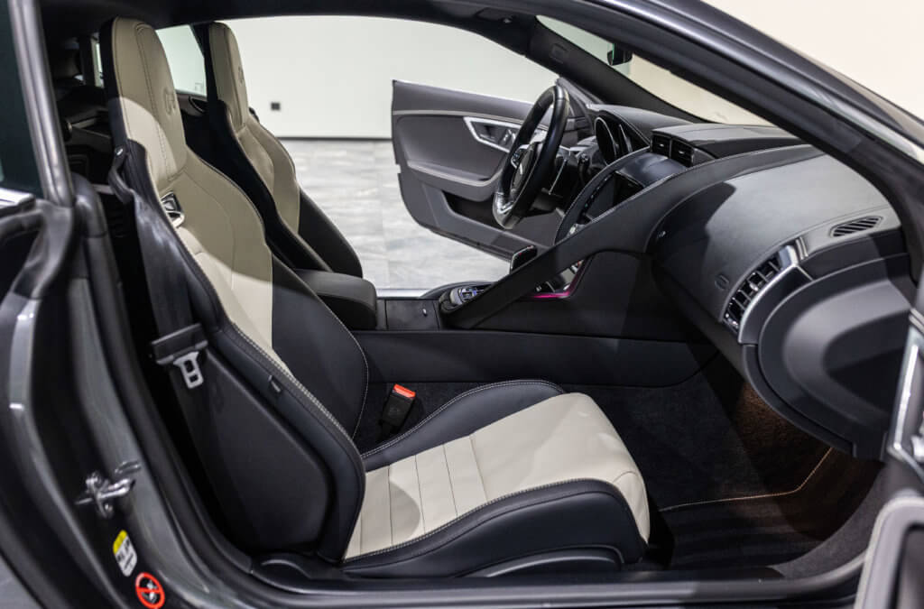 F-Type R Gris Corris Interieur 22