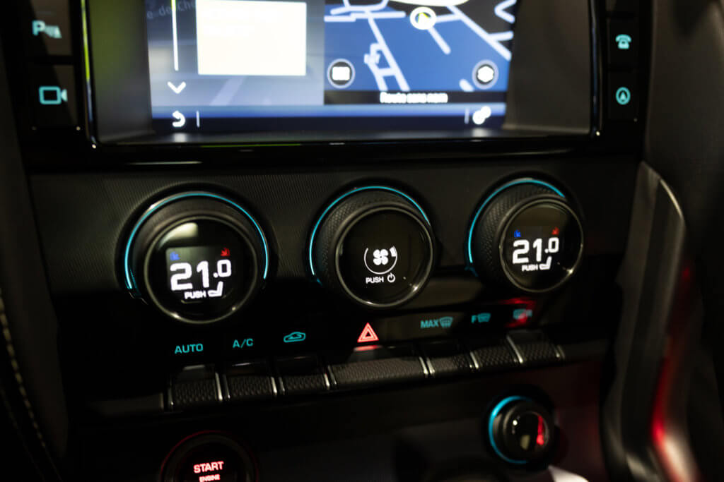 F-Type R Gris Corris Interieur 34