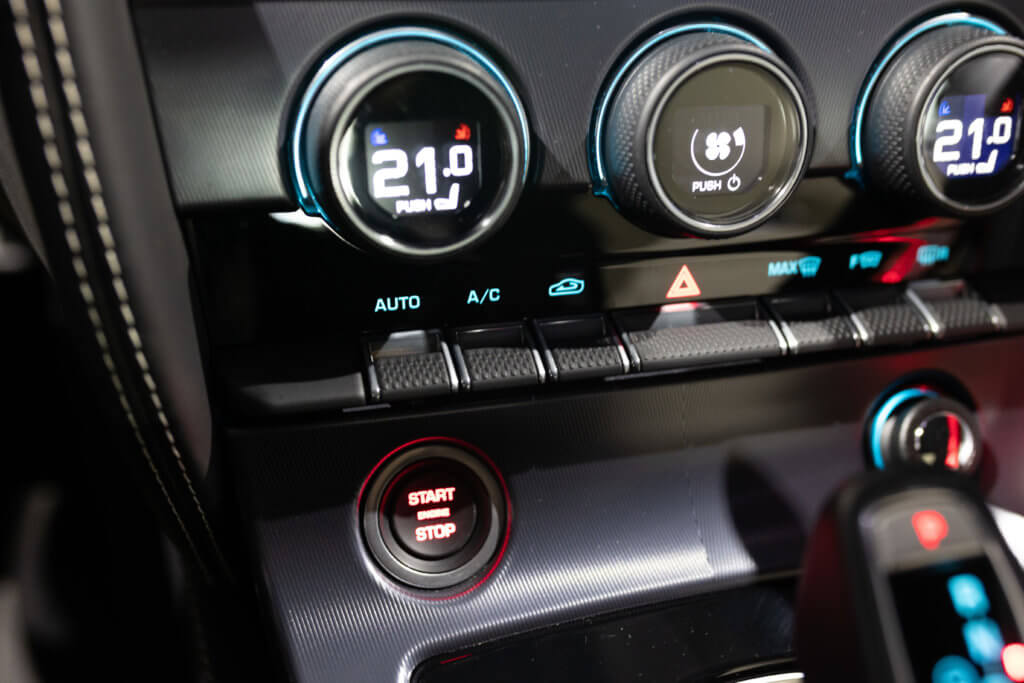 F-Type R Gris Corris Interieur 35