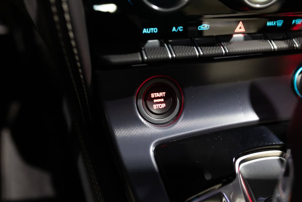 F-Type R Gris Corris Interieur 36