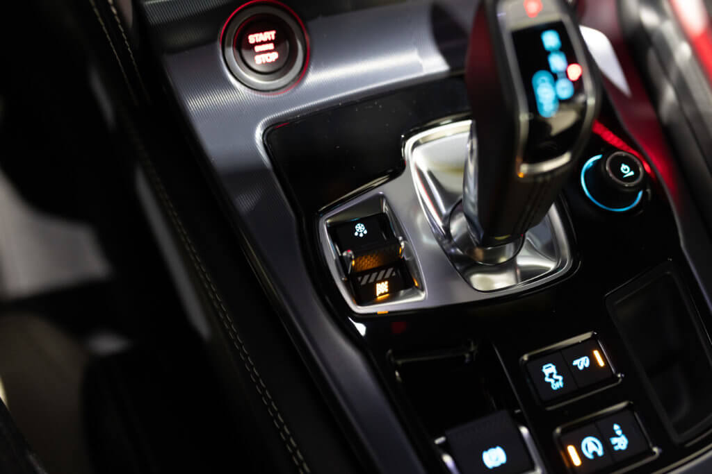 F-Type R Gris Corris Interieur 38