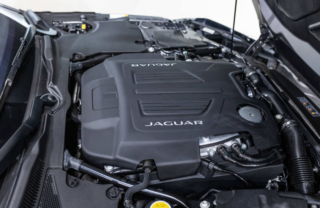 F-Type R Gris Corris Moteur 2