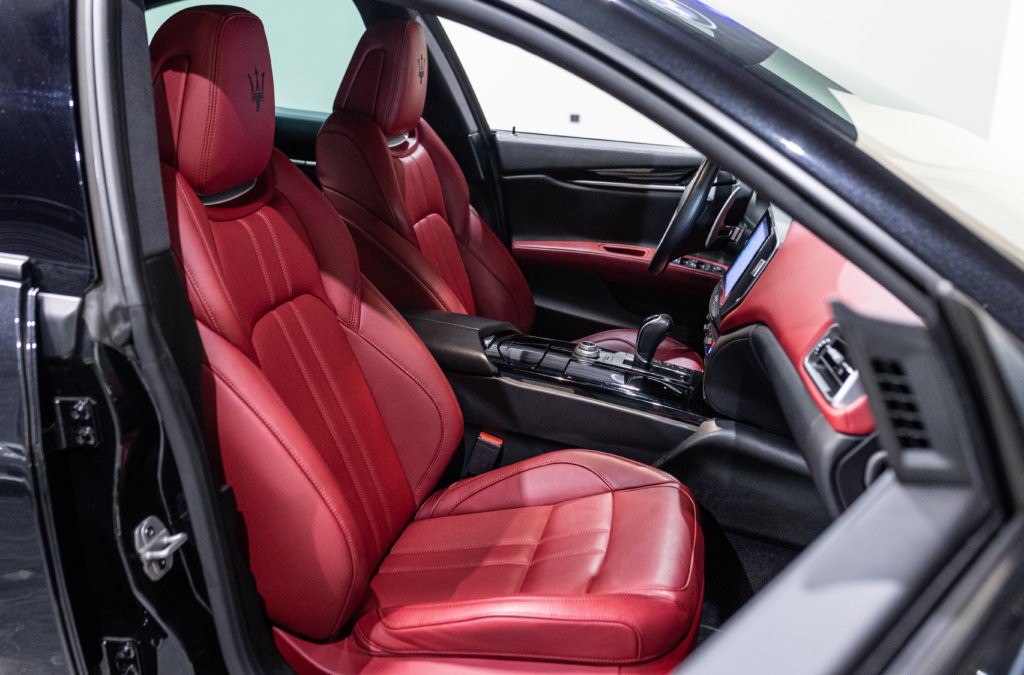 Maserati Ghibli Noir Interieur Rouge Interieur 10