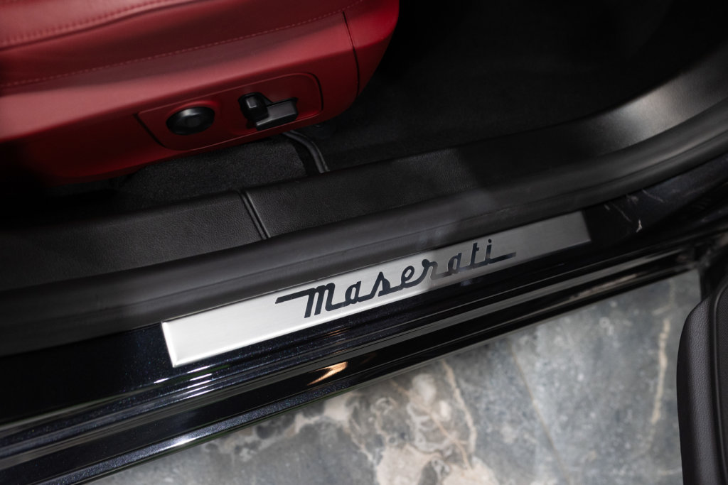 Maserati Ghibli Noir Interieur Rouge Interieur 11