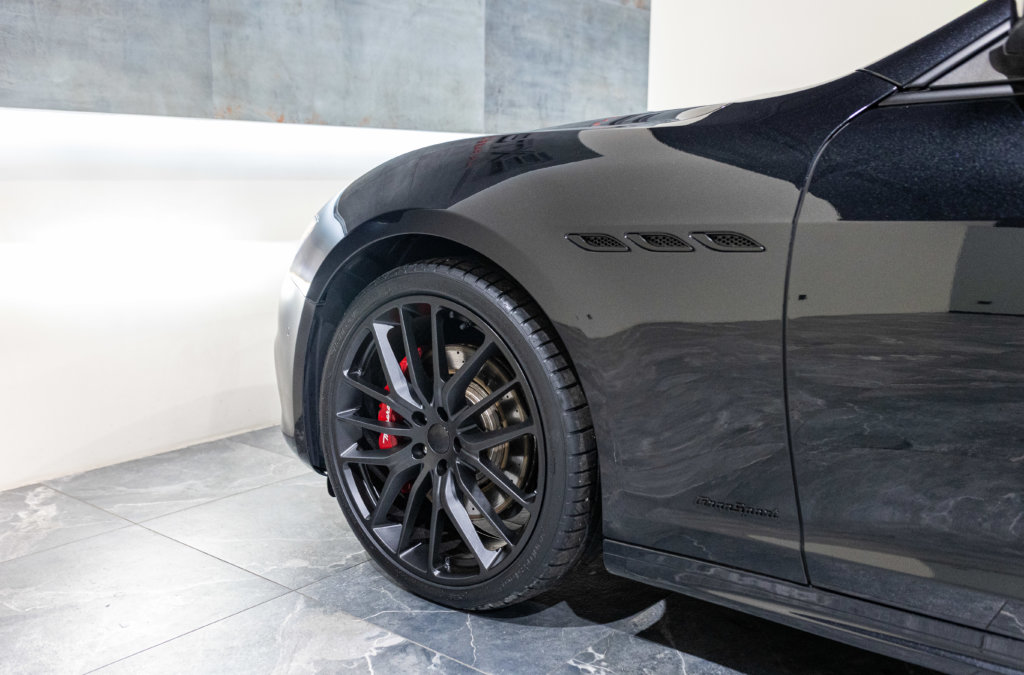 Maserati Ghibli Noir Interieur Rouge Interieur 15