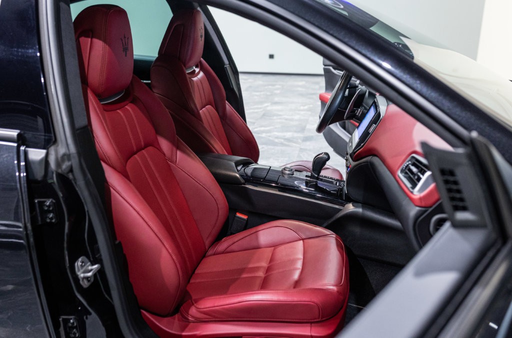 Maserati Ghibli Noir Interieur Rouge Interieur 22
