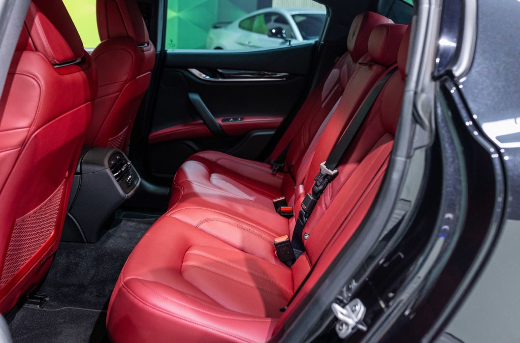 Maserati Ghibli Noir Interieur Rouge Interieur 25