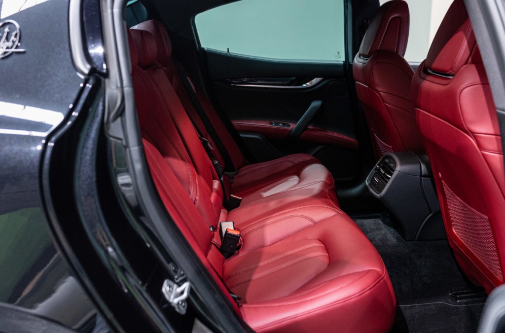 Maserati Ghibli Noir Interieur Rouge Interieur 28