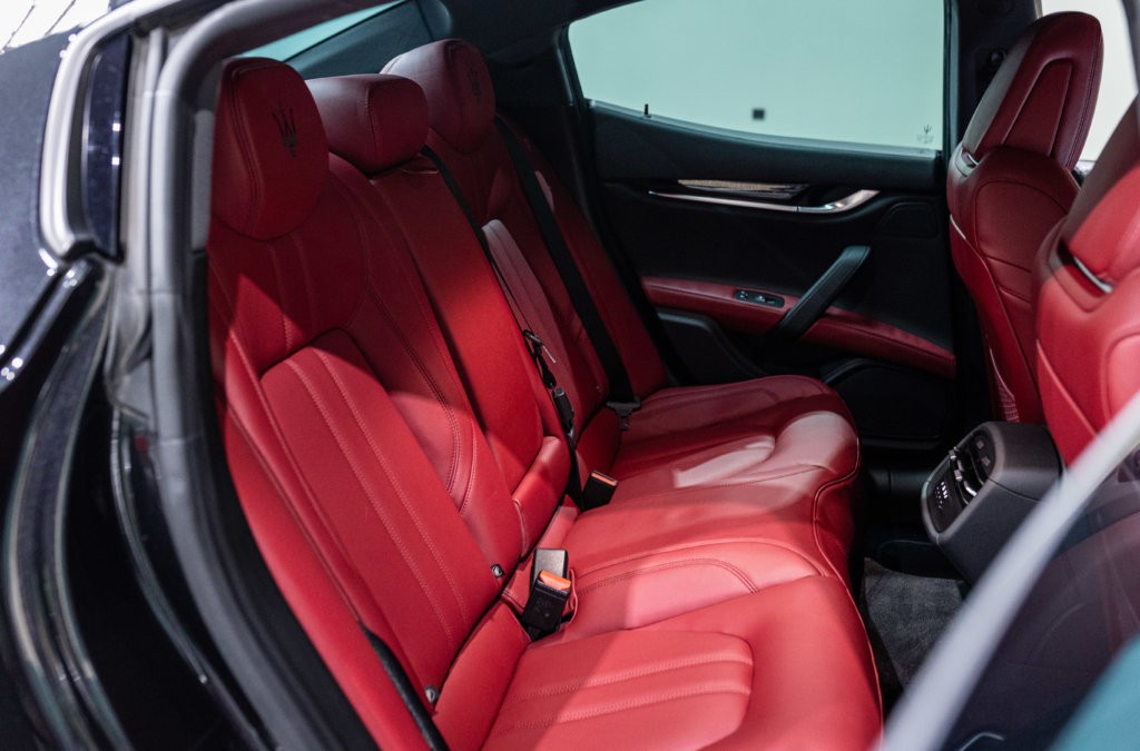 Maserati Ghibli Noir Interieur Rouge Interieur 29