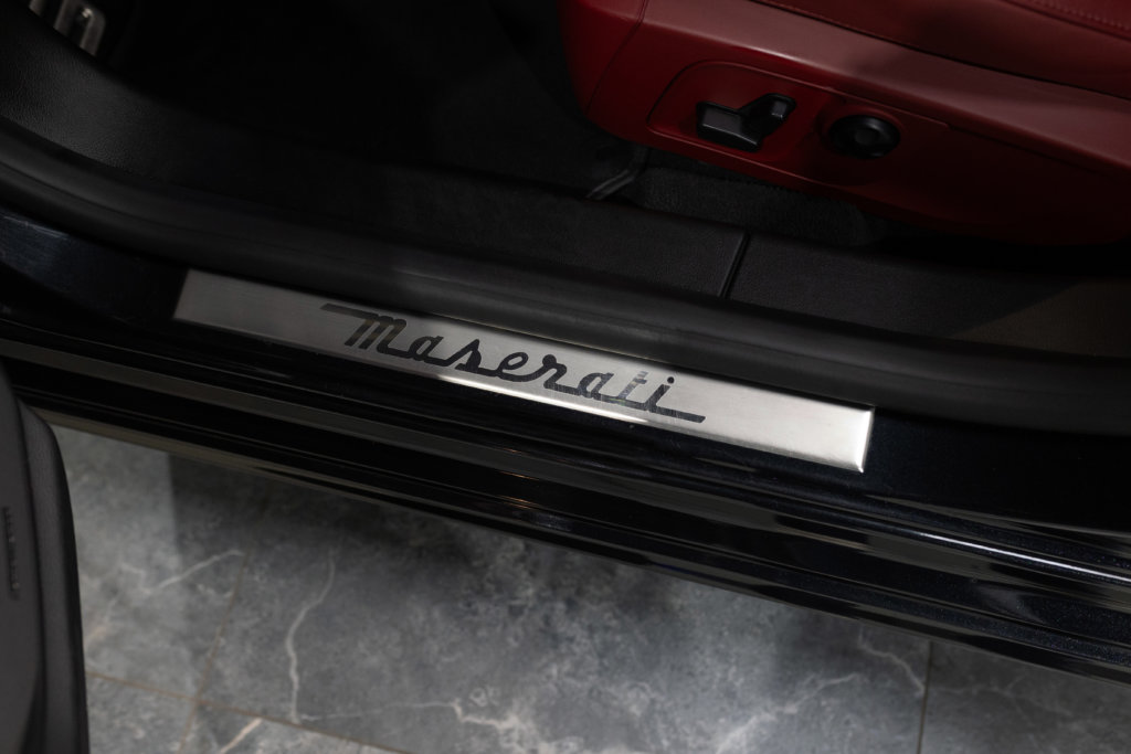 Maserati Ghibli Noir Interieur Rouge Interieur 3