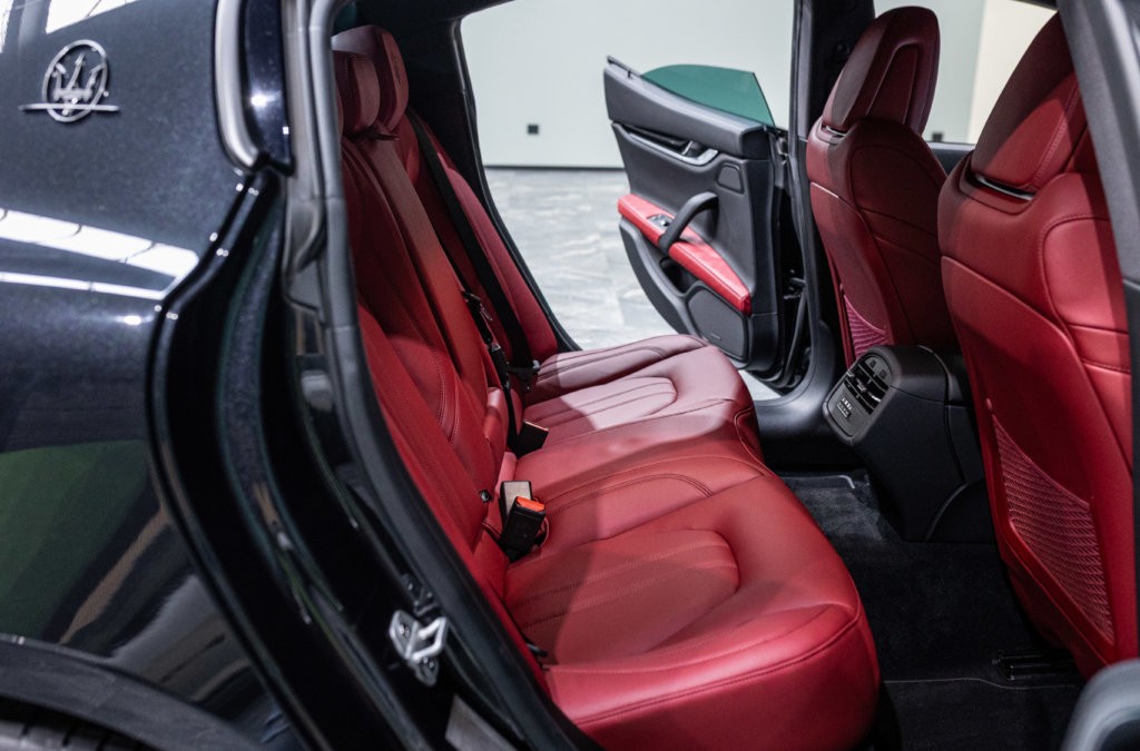 Maserati Ghibli Noir Interieur Rouge Interieur 33