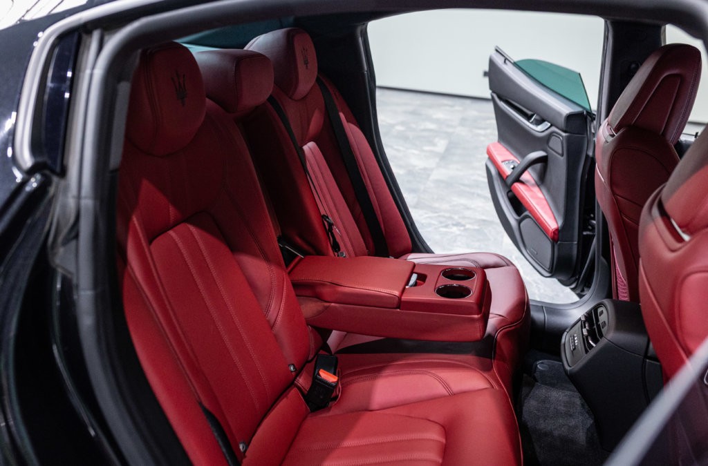 Maserati Ghibli Noir Interieur Rouge Interieur 35