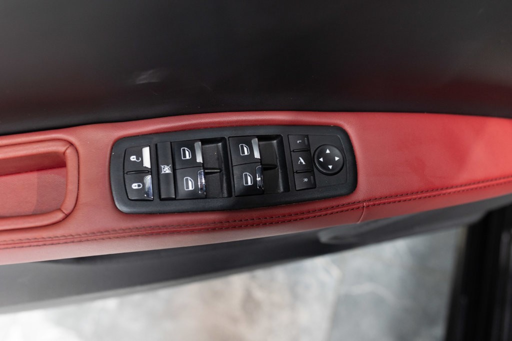 Maserati Ghibli Noir Interieur Rouge Interieur 4