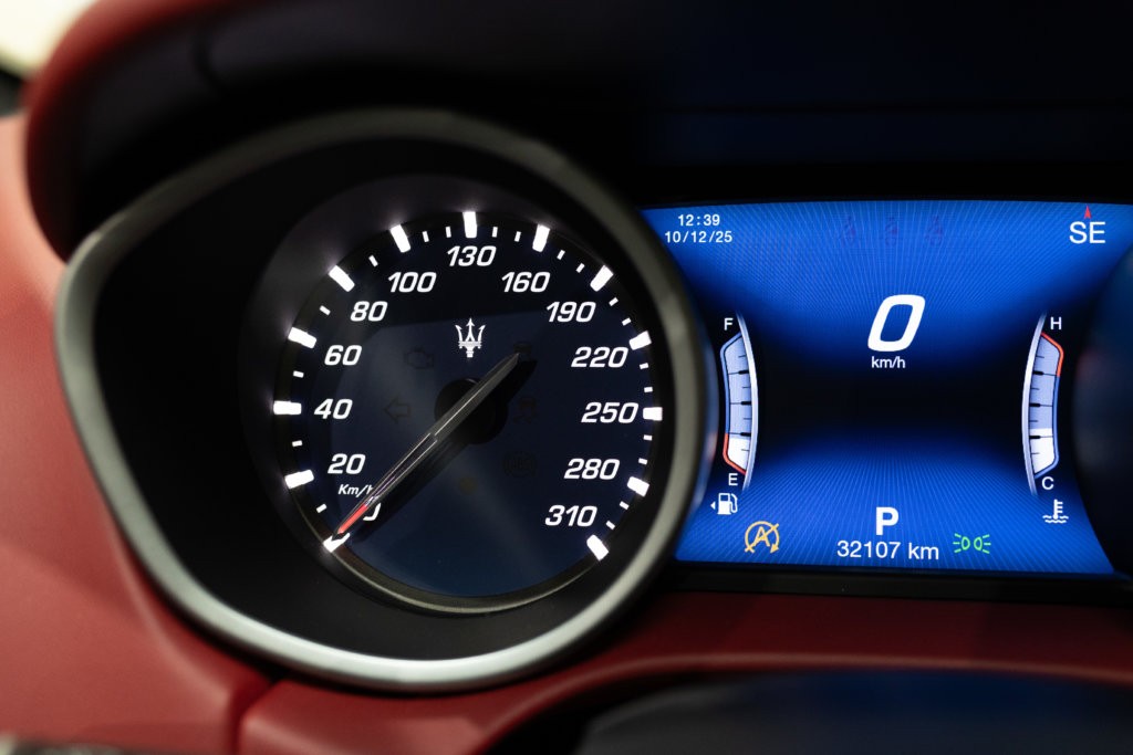 Maserati Ghibli Noir Interieur Rouge Interieur 41