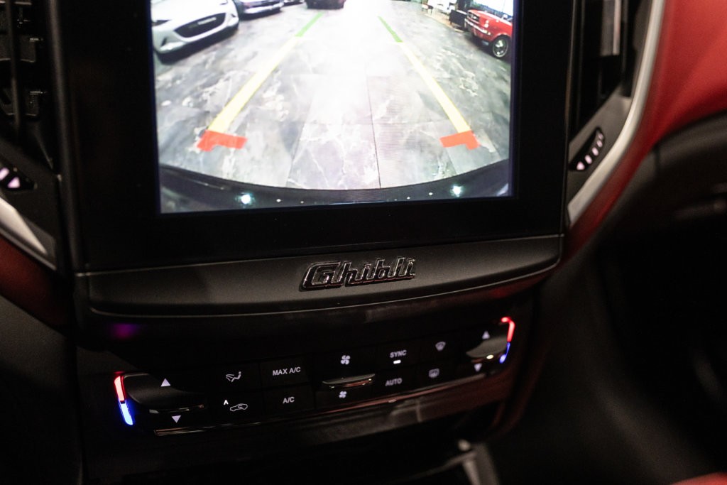 Maserati Ghibli Noir Interieur Rouge Interieur 46