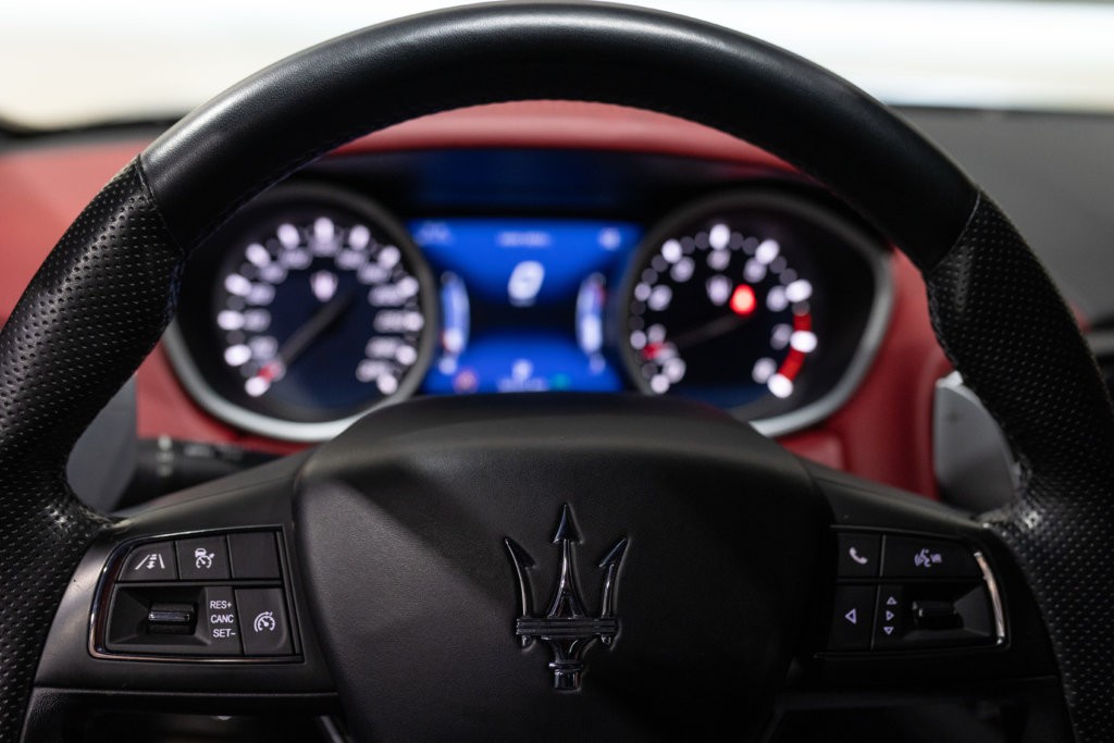 Maserati Ghibli Noir Interieur Rouge Interieur 57