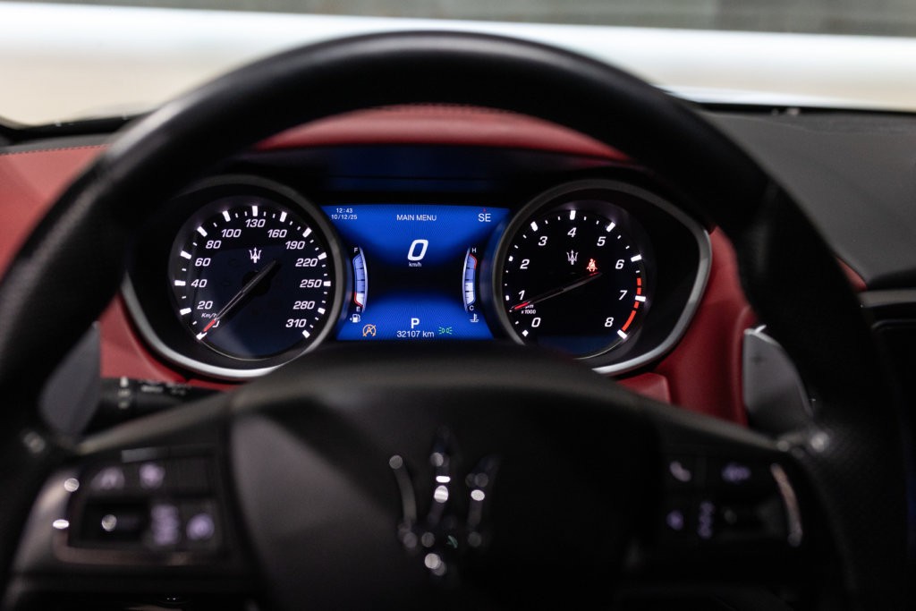 Maserati Ghibli Noir Interieur Rouge Interieur 58