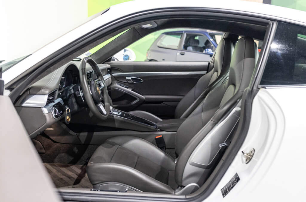 911 Blanche interieur