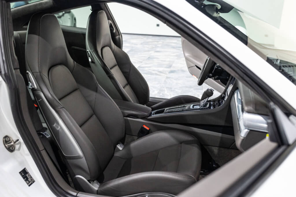 911 Blanche interieur 16