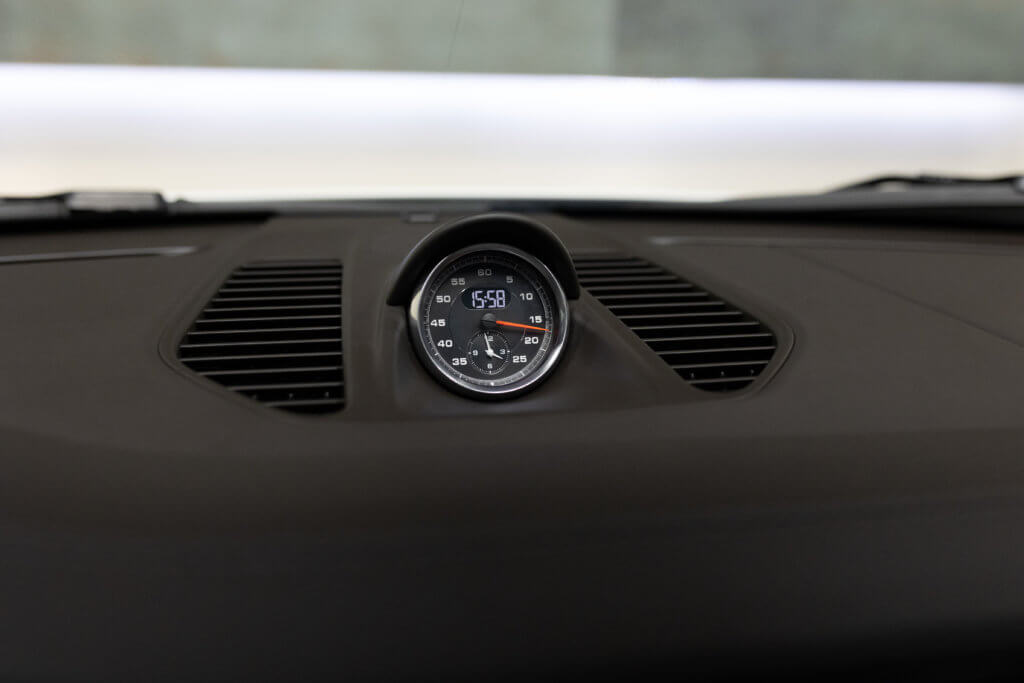 911 Blanche interieur 24