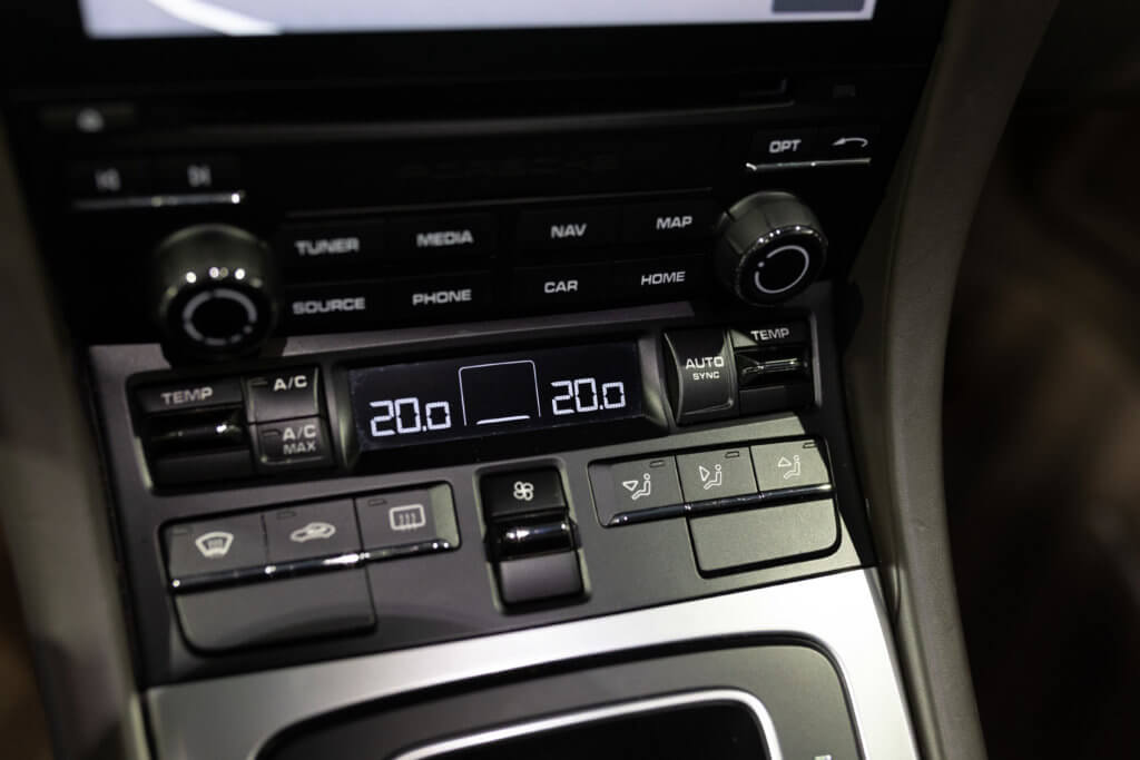 911 Blanche interieur 26