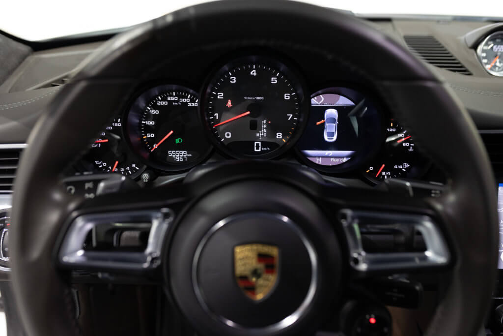 911 Blanche interieur 32