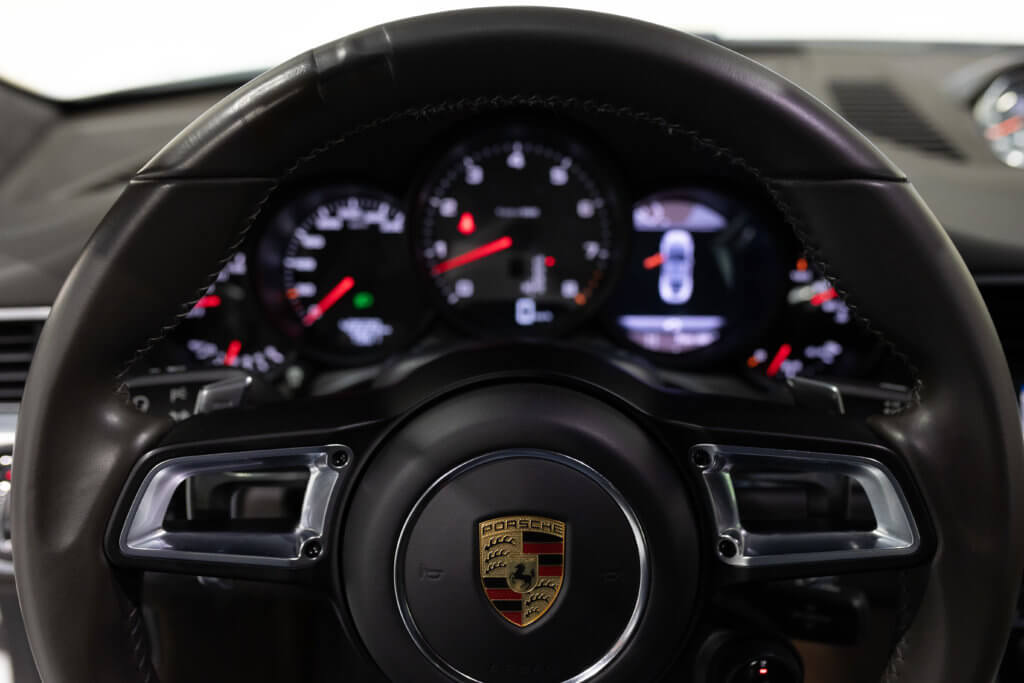 911 Blanche interieur 33