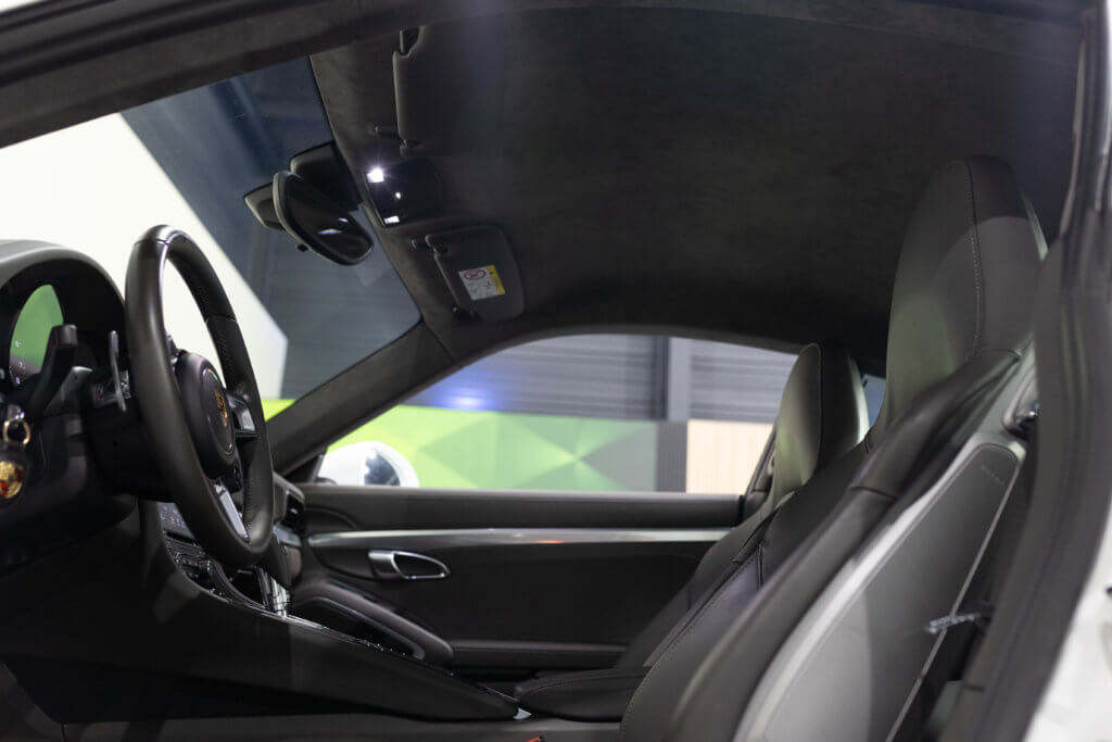 911 Blanche interieur 37