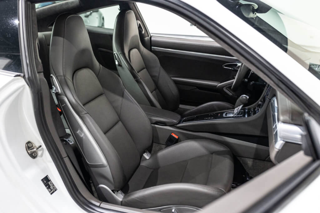 911 Blanche interieur 7