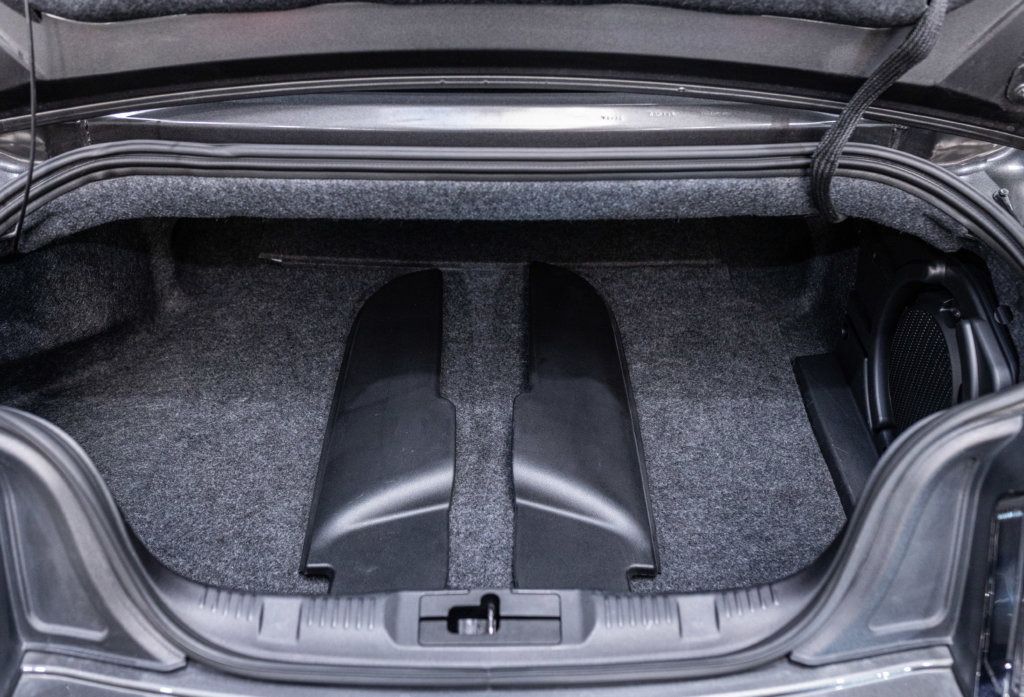 MUSTANG CAB GRISE MAGNETIC V8 SANS BANDES COFFRE 2