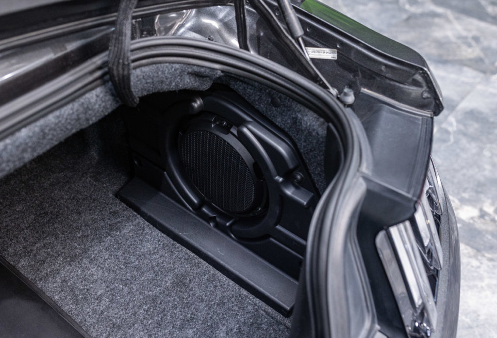 MUSTANG CAB GRISE MAGNETIC V8 SANS BANDES COFFRE 3