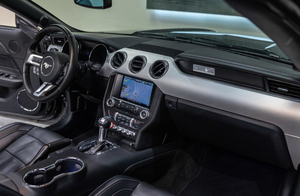 MUSTANG CAB GRISE MAGNETIC V8 SANS BANDES Interieur 18