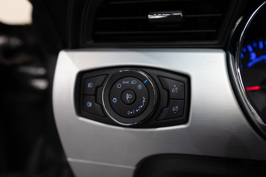 MUSTANG CAB GRISE MAGNETIC V8 SANS BANDES Interieur 22