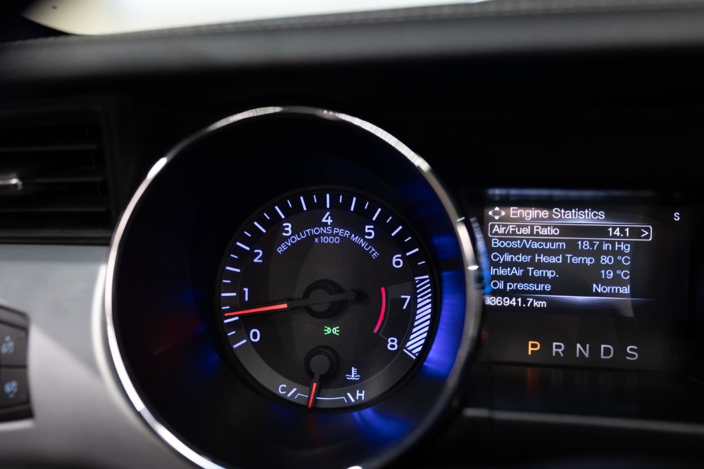 MUSTANG CAB GRISE MAGNETIC V8 SANS BANDES Interieur 23