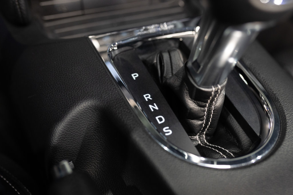 MUSTANG CAB GRISE MAGNETIC V8 SANS BANDES Interieur 36