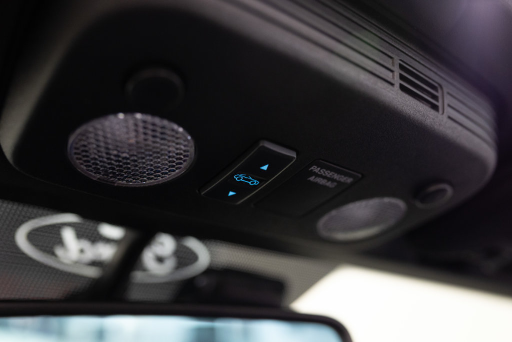 MUSTANG CAB GRISE MAGNETIC V8 SANS BANDES Interieur 37