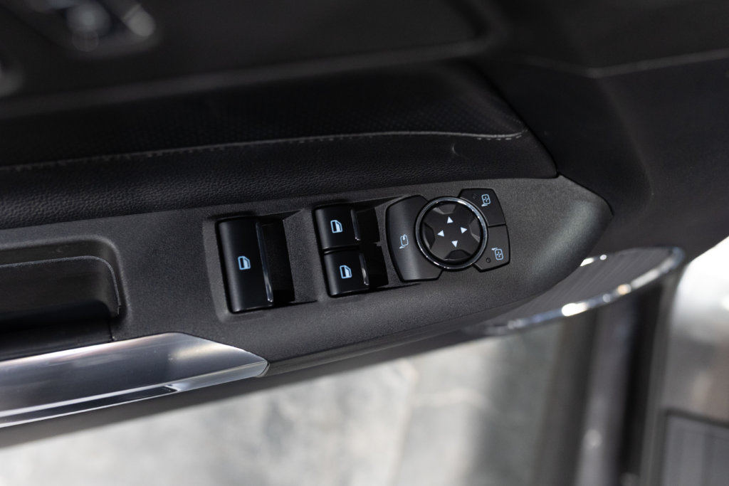 MUSTANG CAB GRISE MAGNETIC V8 SANS BANDES Interieur 4