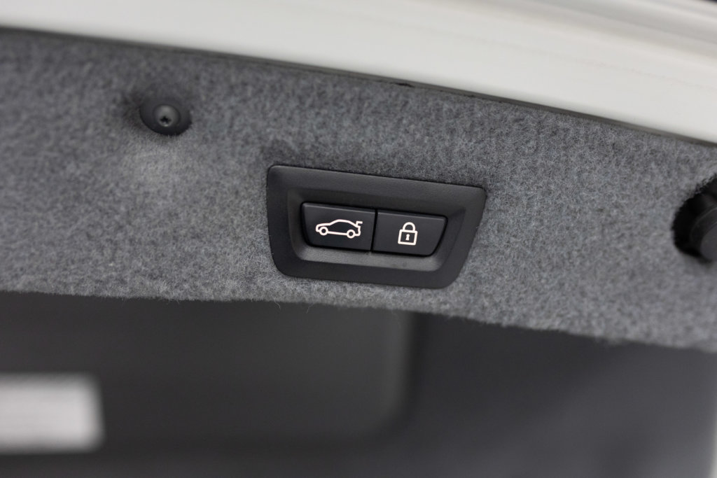 740i blanche Coffre 2