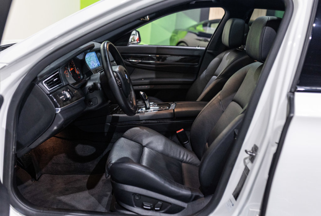 740i blanche Interieur