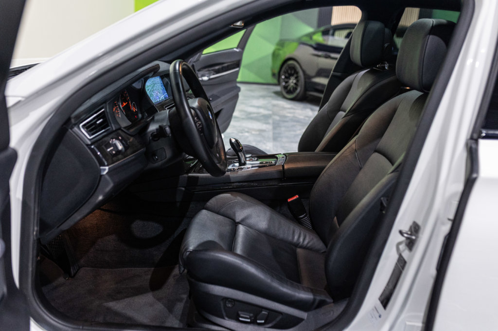 740i blanche Interieur 15