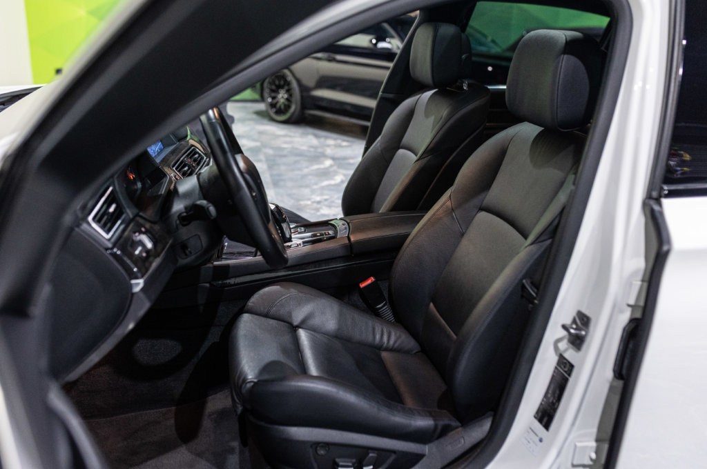 740i blanche Interieur 16