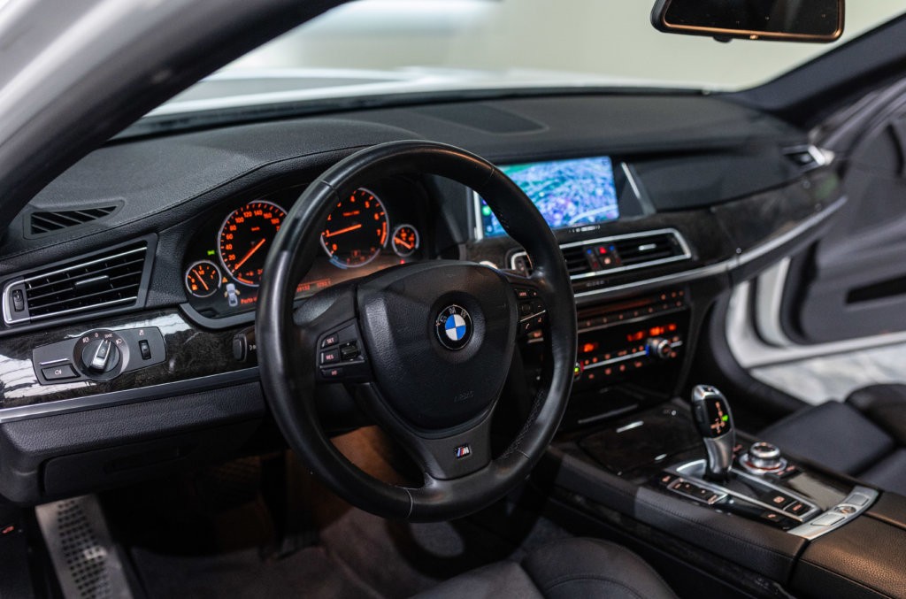 740i blanche Interieur 17
