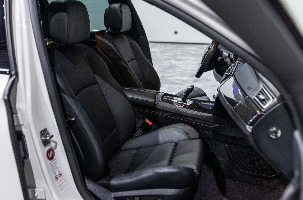 740i blanche Interieur 19