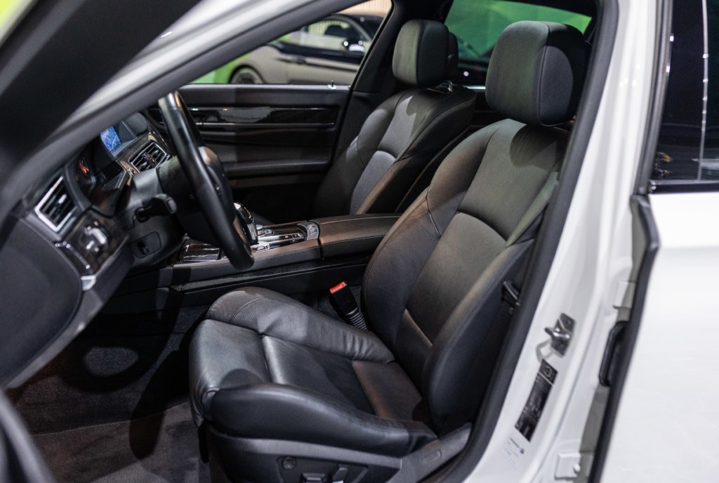 740i blanche Interieur 2