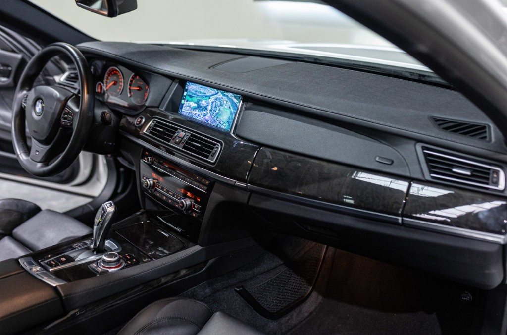 740i blanche Interieur 20