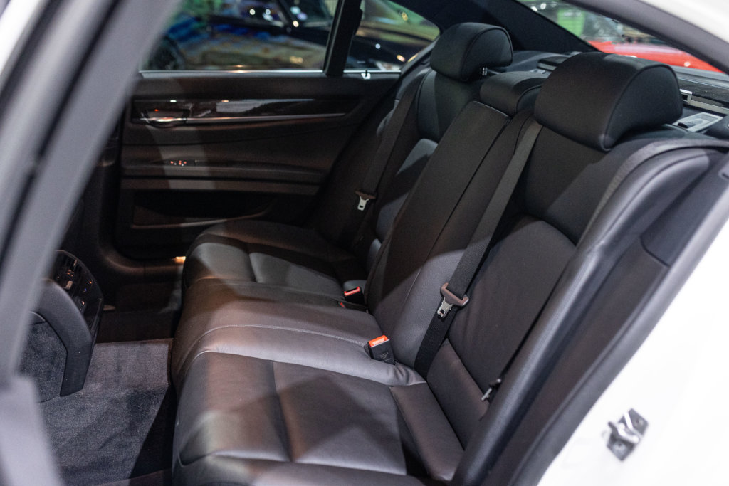740i blanche Interieur 24